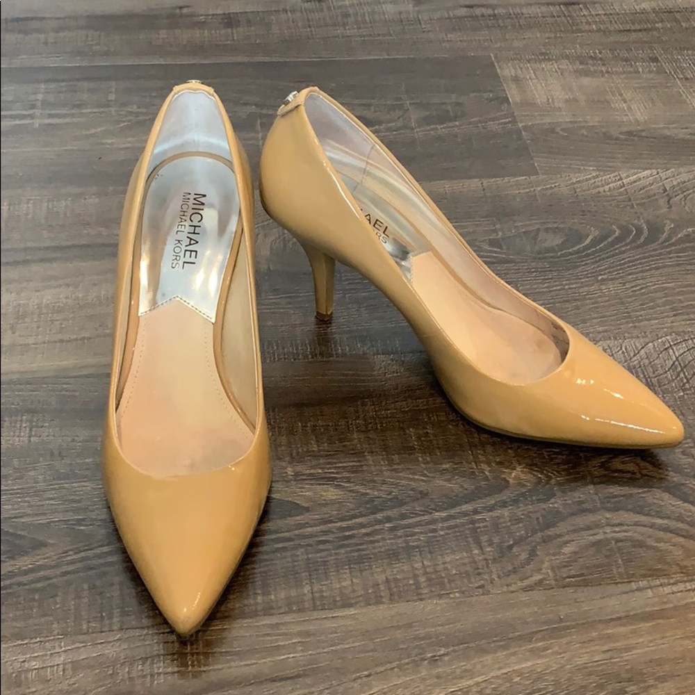 Michael Kors nude pumps